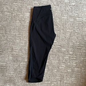 Lululemon 17” crop